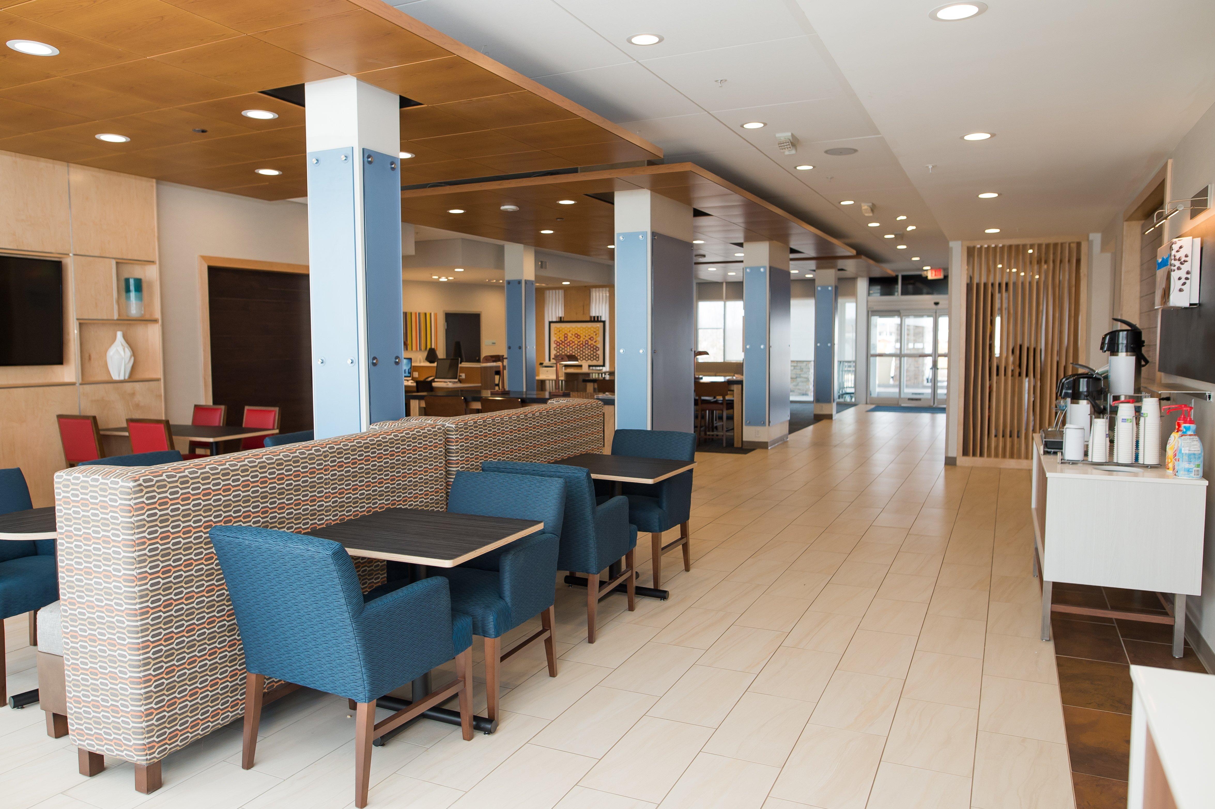 Holiday Inn Express & Suites - Marietta By Ihg Exterior photo