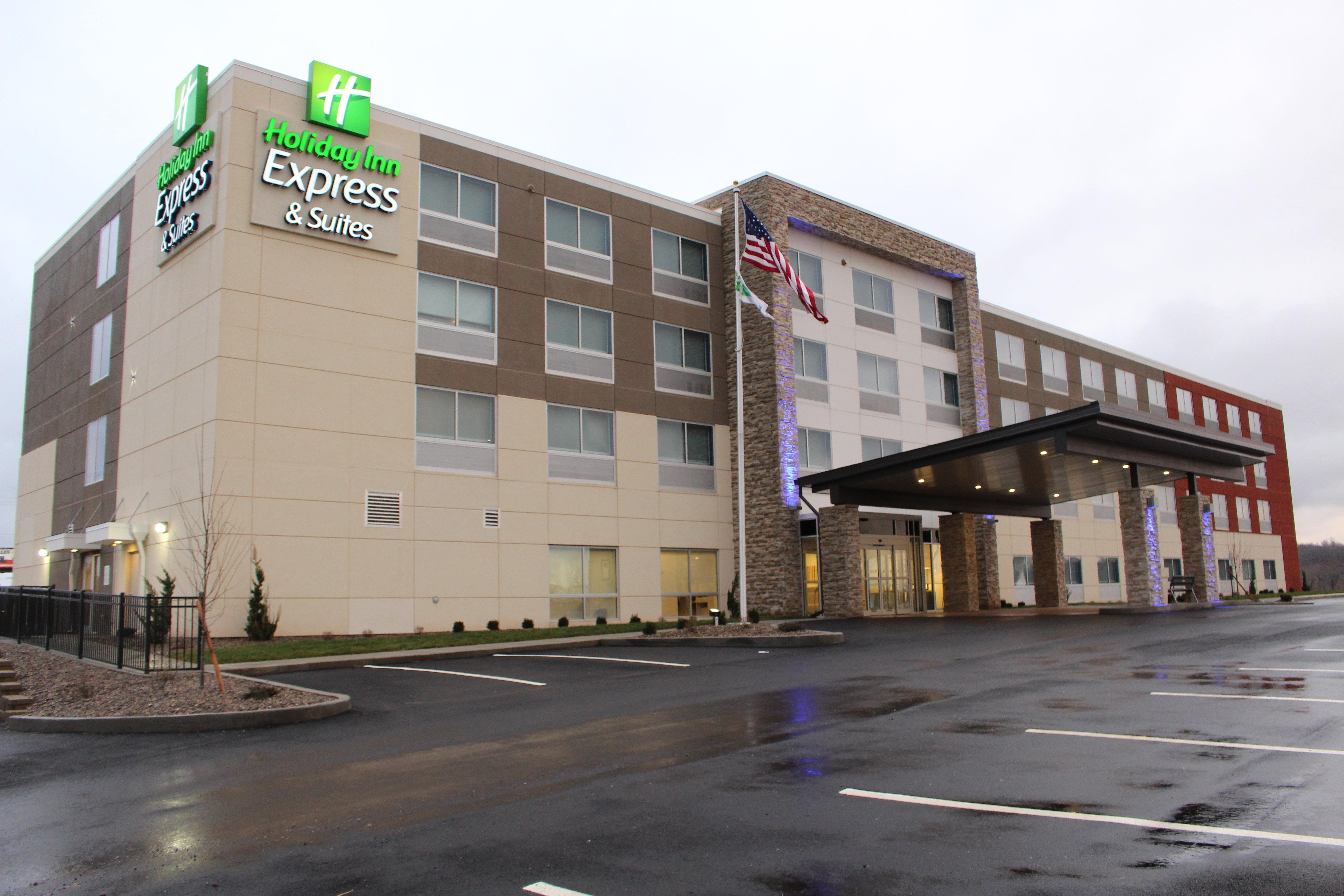 Holiday Inn Express & Suites - Marietta By Ihg Exterior photo